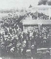 Ambiente de la Castellana en una de las últimas reuniones en 1932